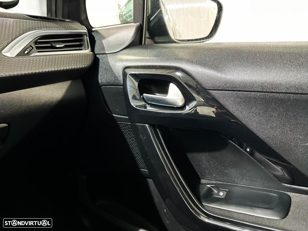 Peugeot 208 1.2 PureTech Allure - 26