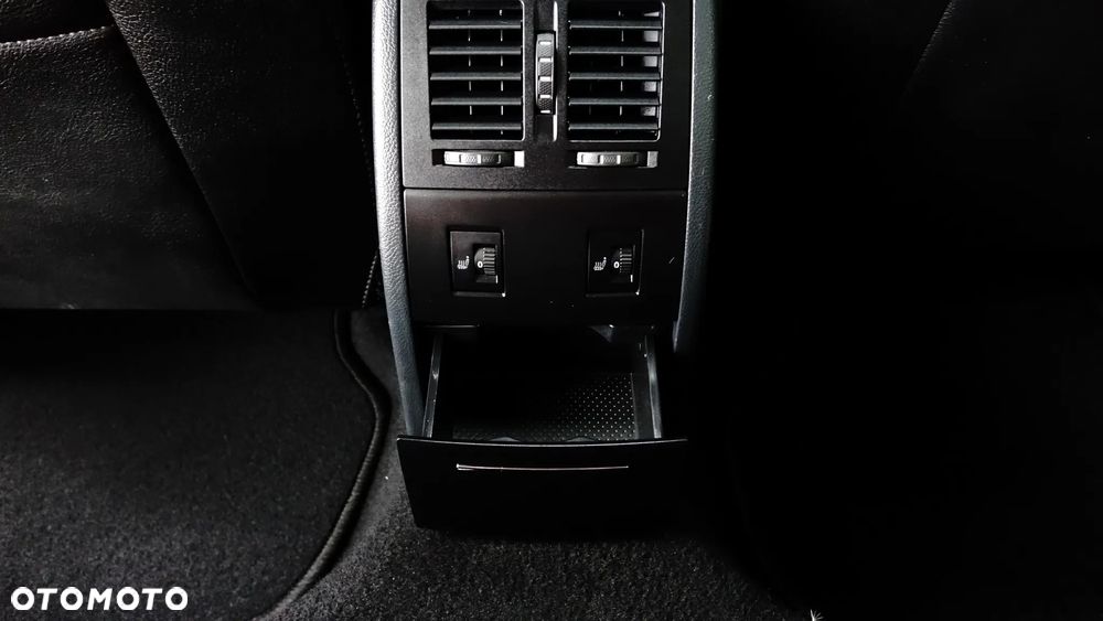 Skoda Octavia 2.0 FSI Automatik Laurin & Klement - 11