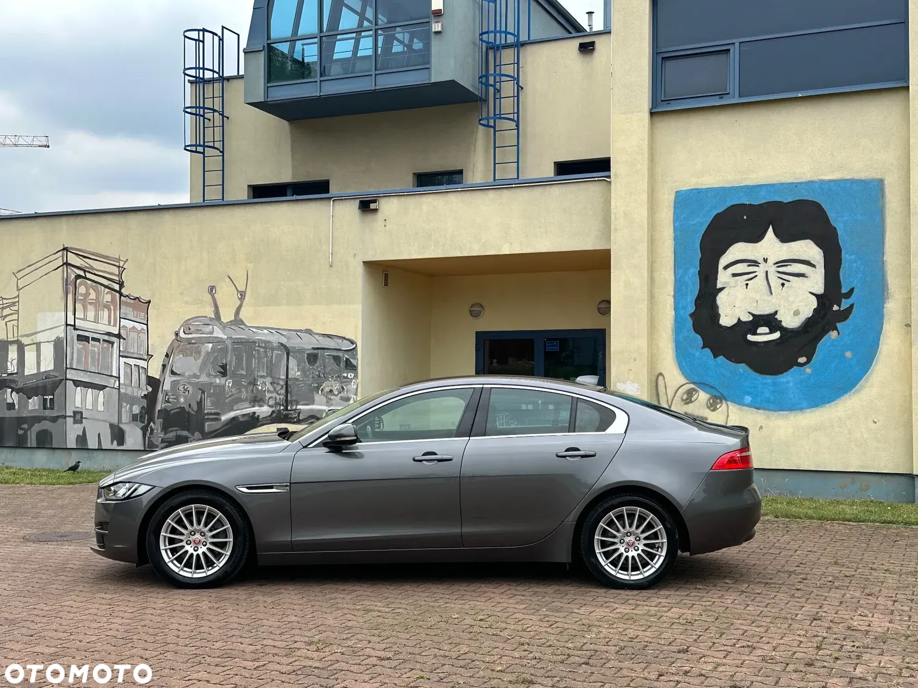 Jaguar XE - 7