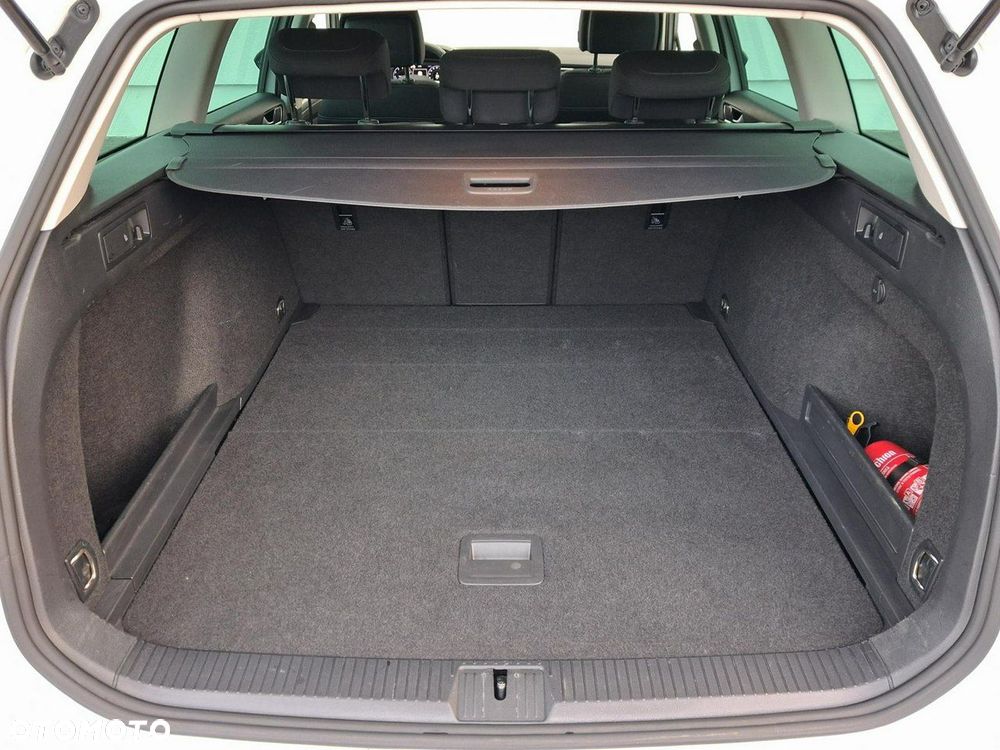 Volkswagen Passat - 14