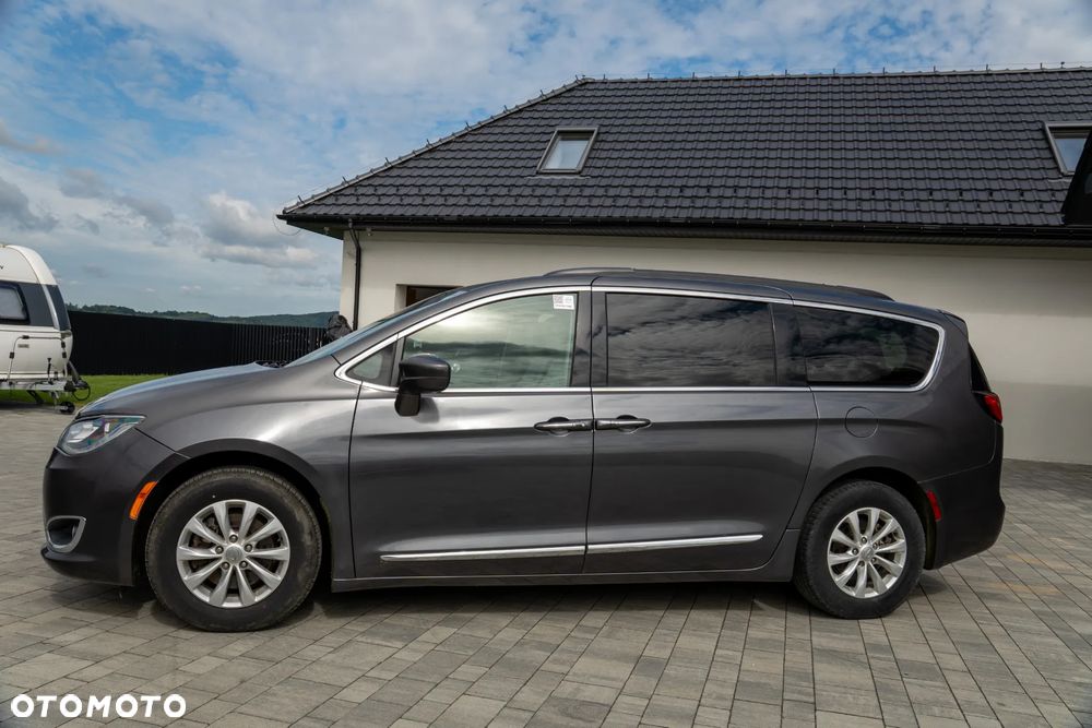Chrysler Pacifica - 5