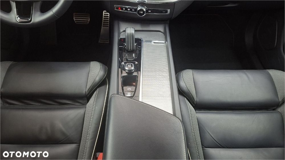 Volvo XC 60 T6 Plug-In Hybrid AWD Plus Dark - 15