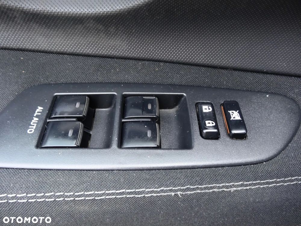 Toyota Auris 1.6 Premium MS - 30