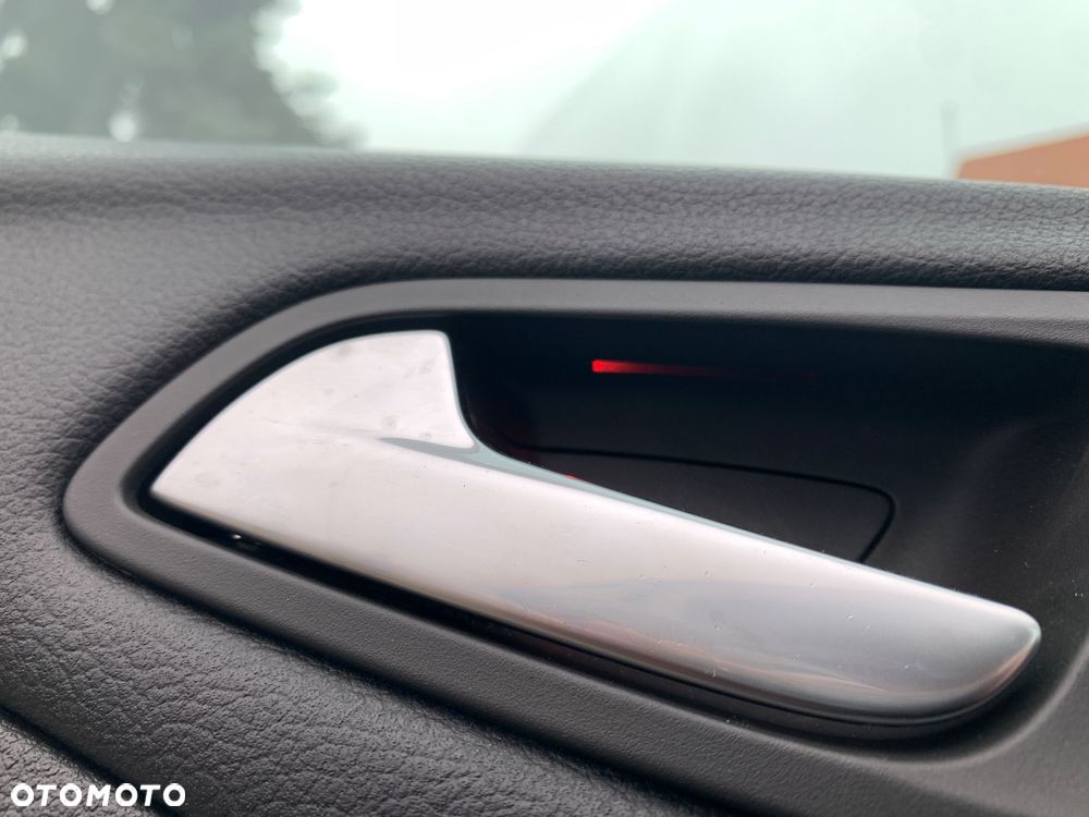 Ford Kuga 2.0 TDCi 2x4 Titanium - 30