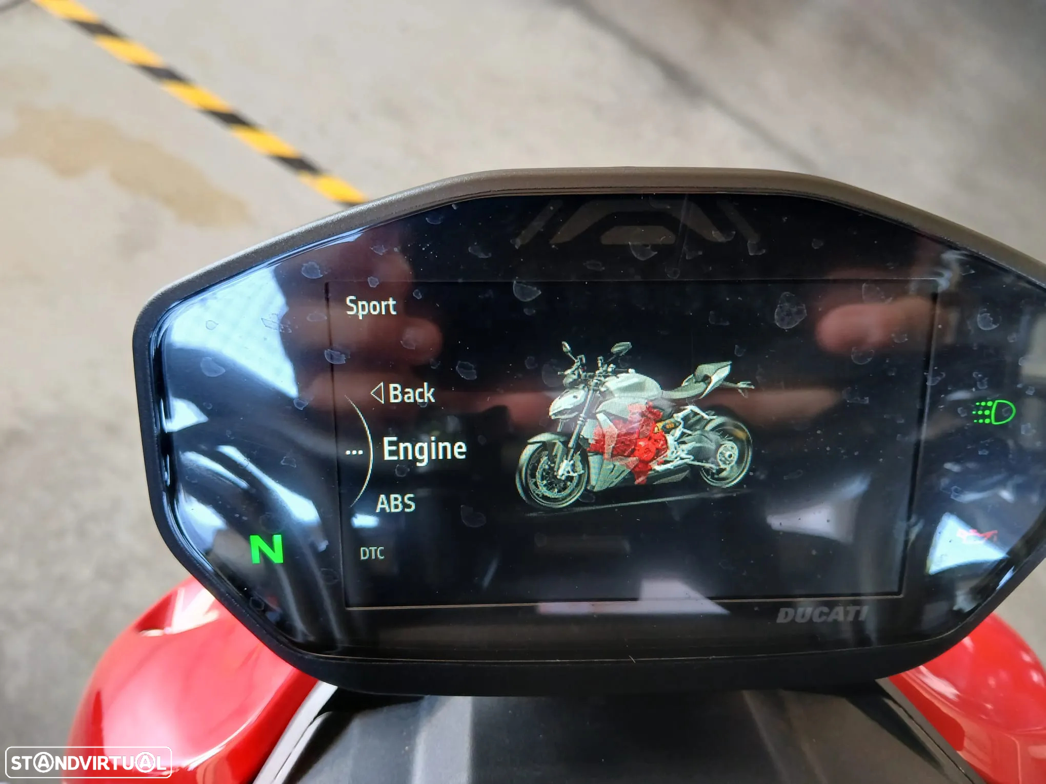 Ducati Streetfighter V2 - 12