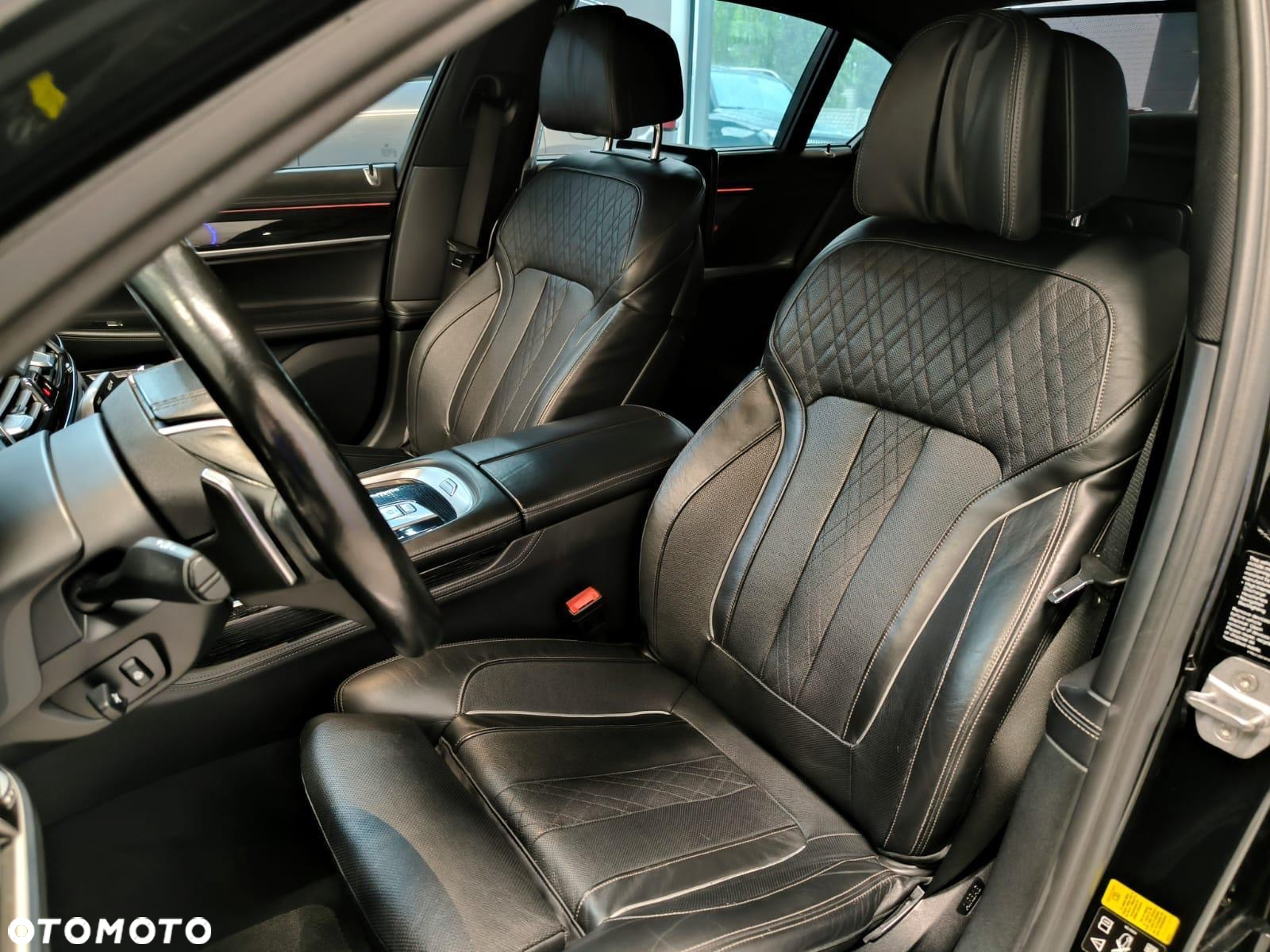 BMW Seria 7 750Li xDrive - 36