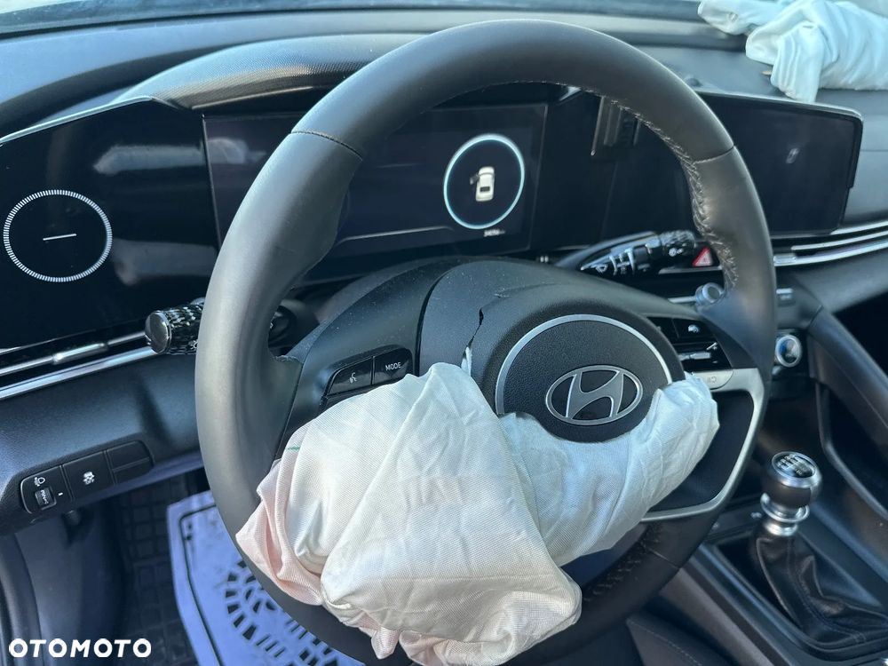 Hyundai Elantra 1.6 Smart CVT - 13