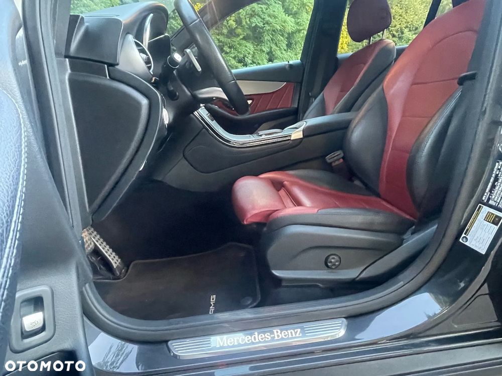 Mercedes-Benz GLC 300 4Matic 9G-TRONIC AMG Line Plus - 22