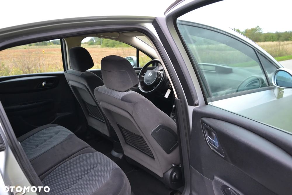 Citroën C4 1.6 16V Confort - 26