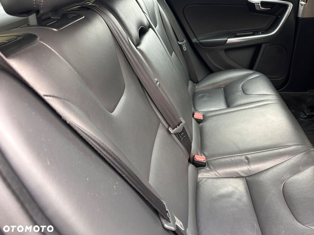 Volvo V60 D3 Momentum - 24