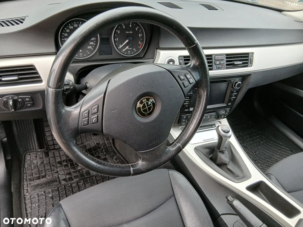 BMW Seria 3 325i - 16