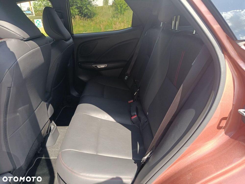 Lexus LBX 1.5 Hybrid Emotion - 14