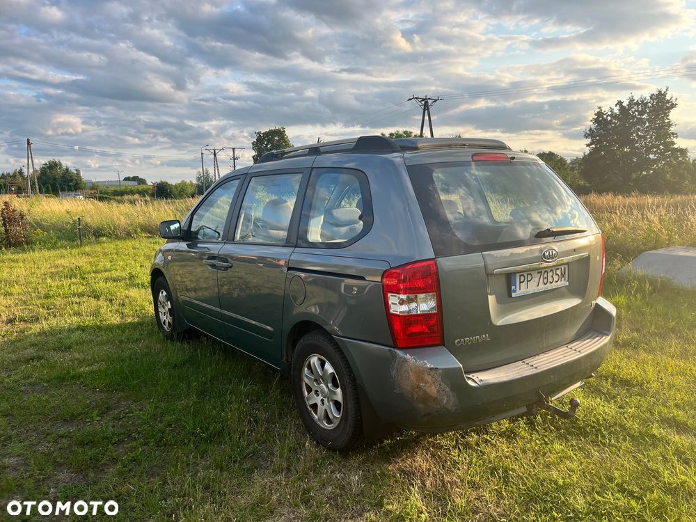Kia Carnival 2.9 CRDi EX - 4