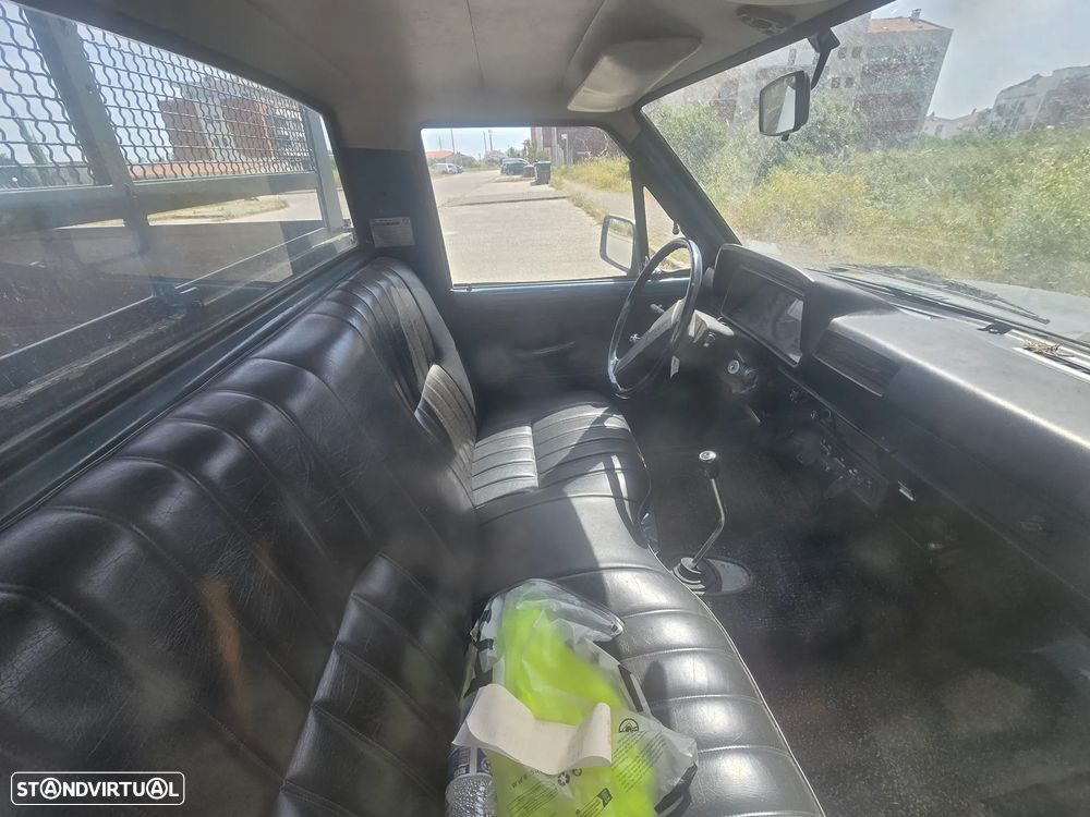 Nissan Pick Up - 8