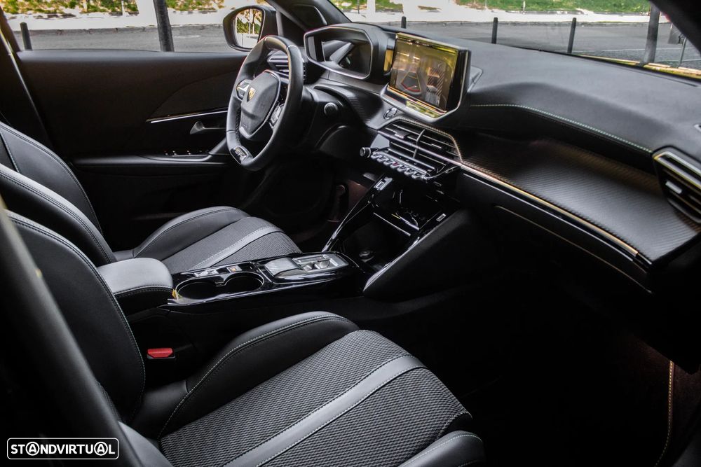 Peugeot e-2008 GT - 27