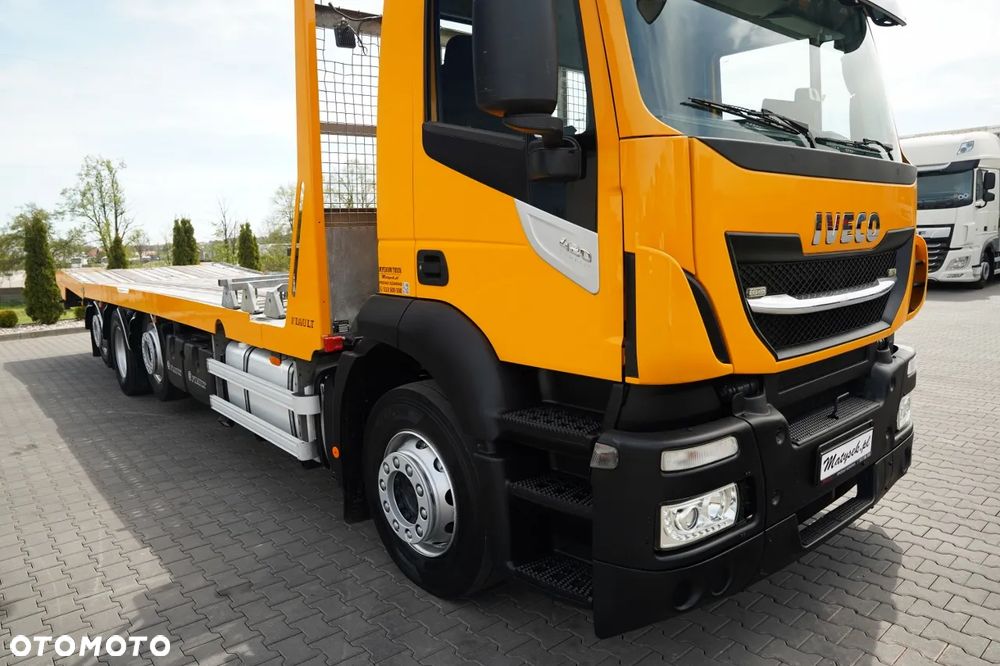 Iveco STRALIS 420 / 8X4 / LAWETA / PLATFORMA 10 M / NAJAZDY HYDRAULICZNE / 2 OSIE PODNOSZONE I SKRĘTNE / CAŁA NA PODUSZKACH / KAMERA / - 17