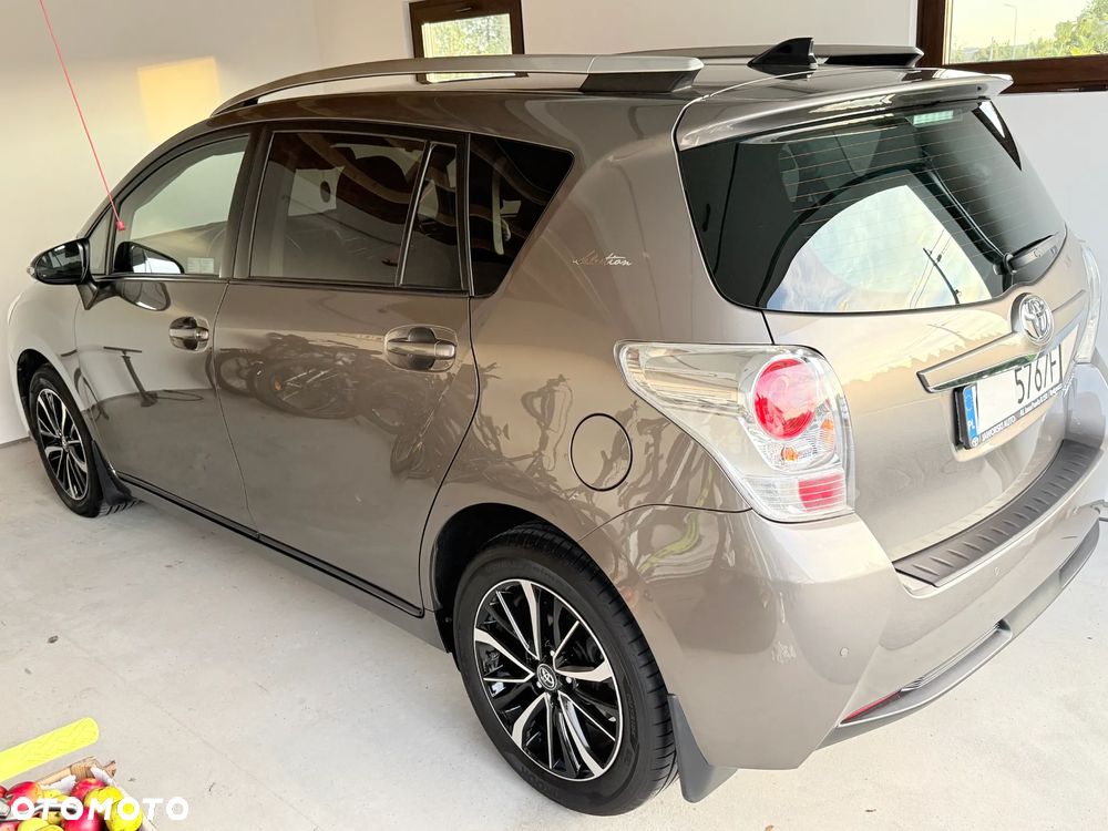 Toyota Verso - 40