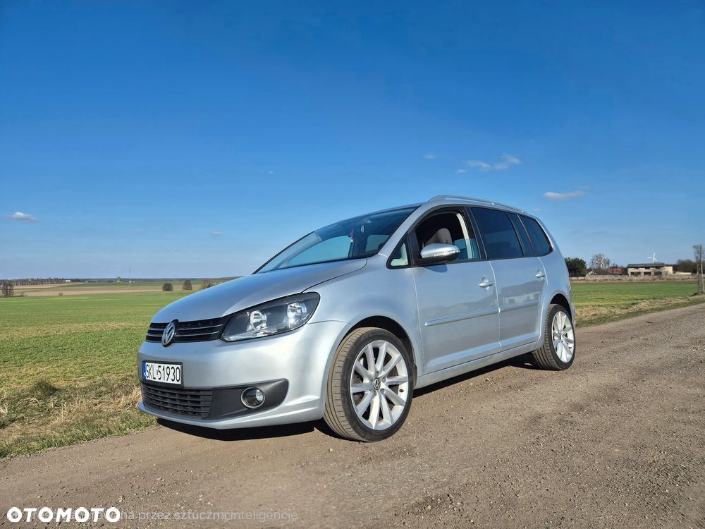 Volkswagen Touran 2.0 TDI DPF BlueMotion Technology DSG Comfortline - 4