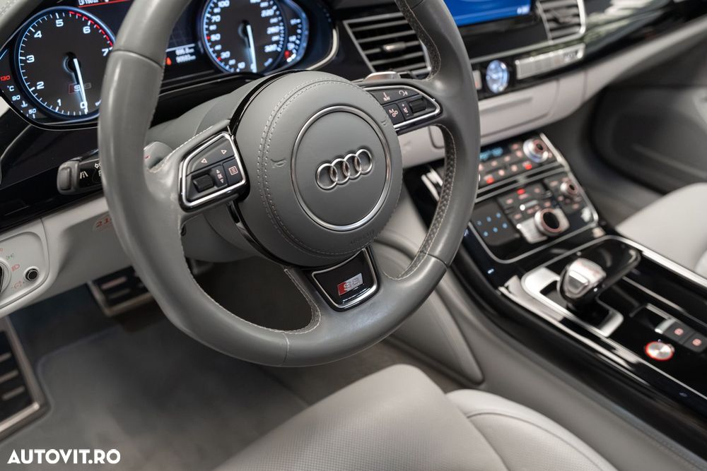 Audi S8 - 16