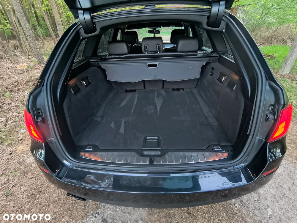 BMW Seria 5 530d xDrive - 14