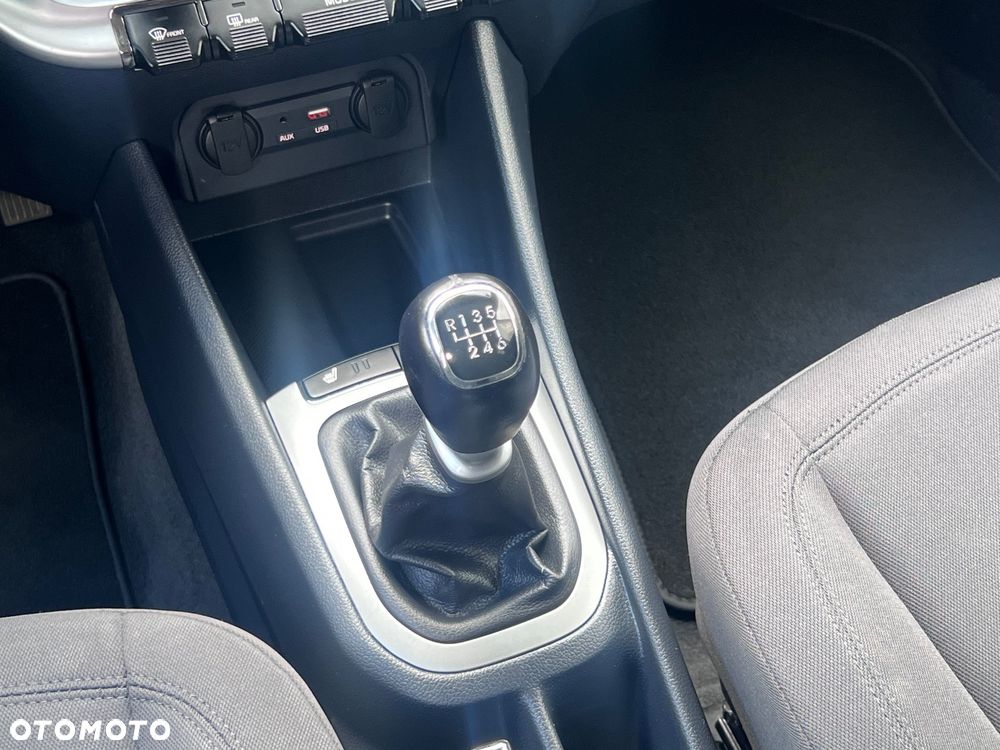 Kia Rio 1.4 Dream Team Edition - 28