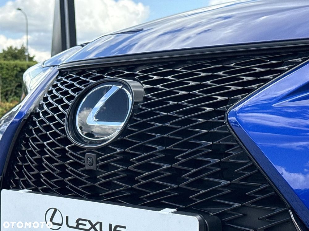 Lexus UX - 31