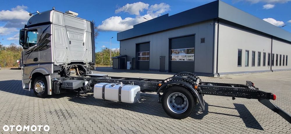 Mercedes-Benz 1843 - 4