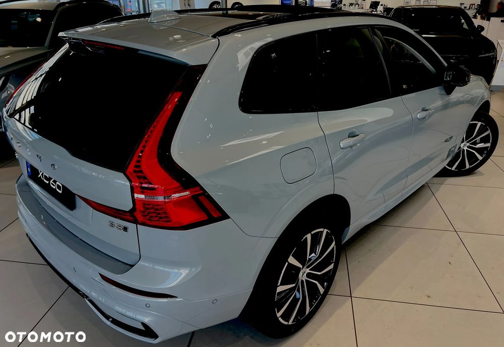 Volvo XC 60 B5 B AWD Plus Dark - 8