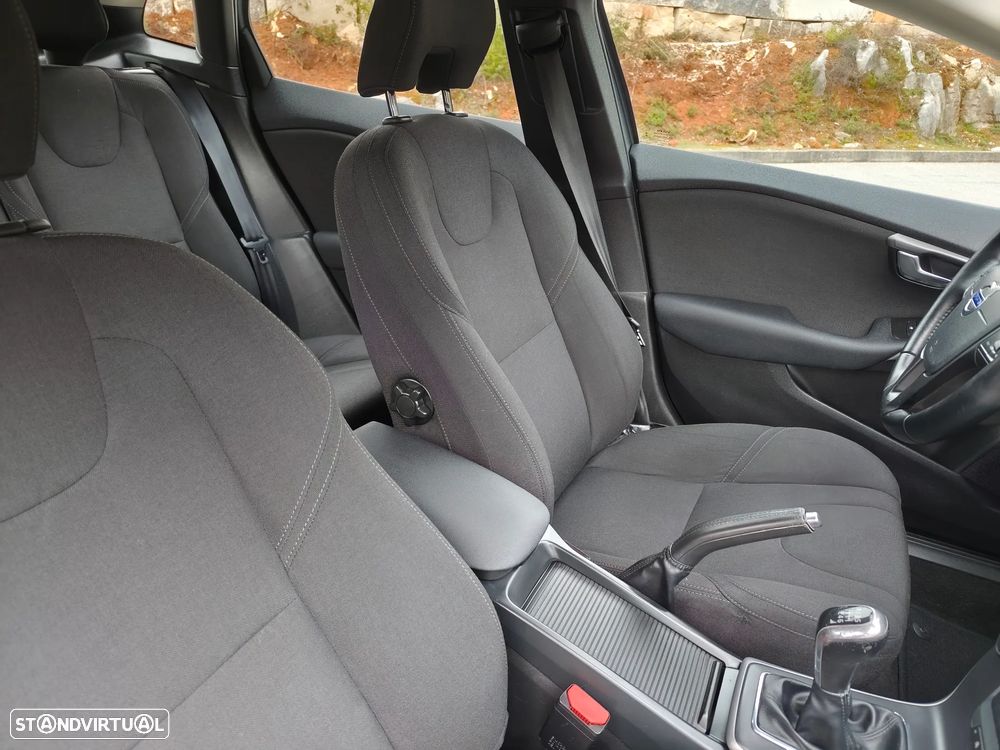 Volvo V40 D2 Momentum - 7