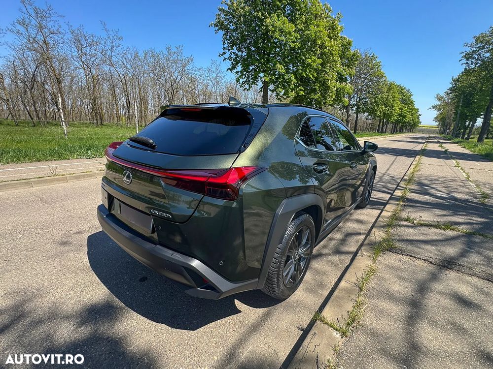 Lexus UX - 3