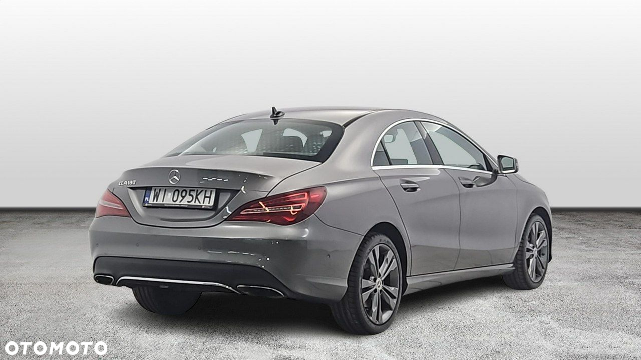 Mercedes-Benz CLA 180 7G-DCT Urban - 5