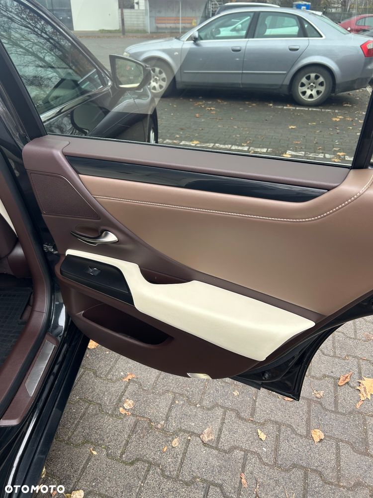 Lexus ES 300h Business Edition + - 7