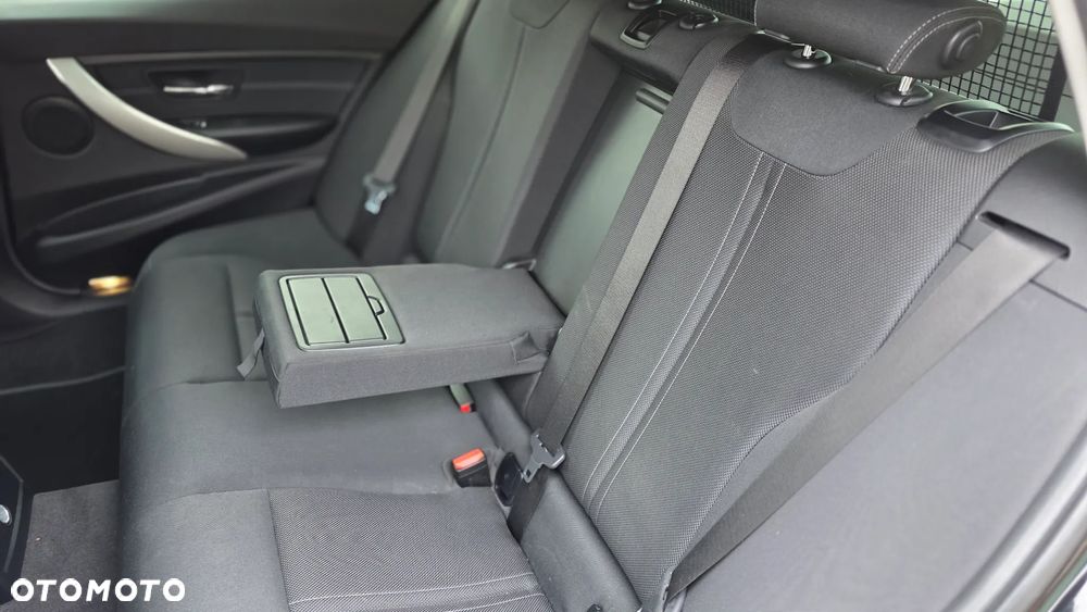 BMW Seria 3 318d Sport Line - 17