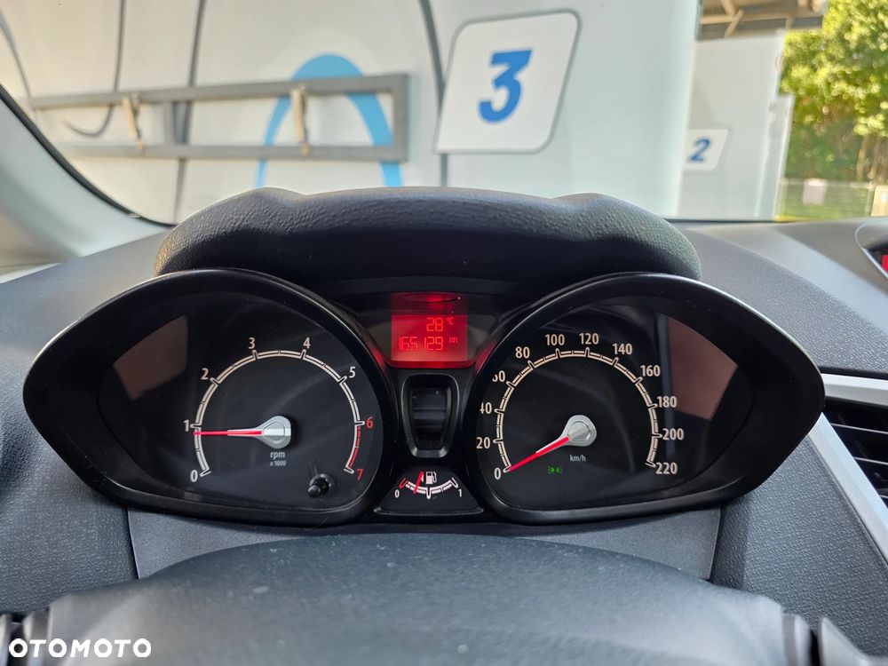 Ford Fiesta 1.4 Trend - 13