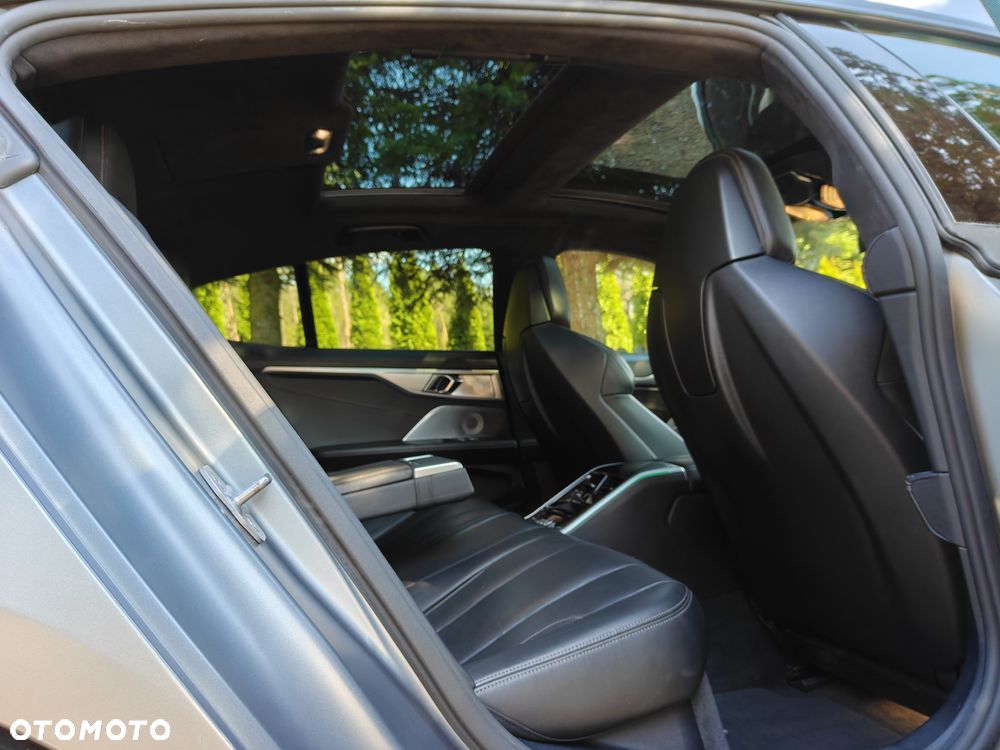 BMW Seria 8 - 22