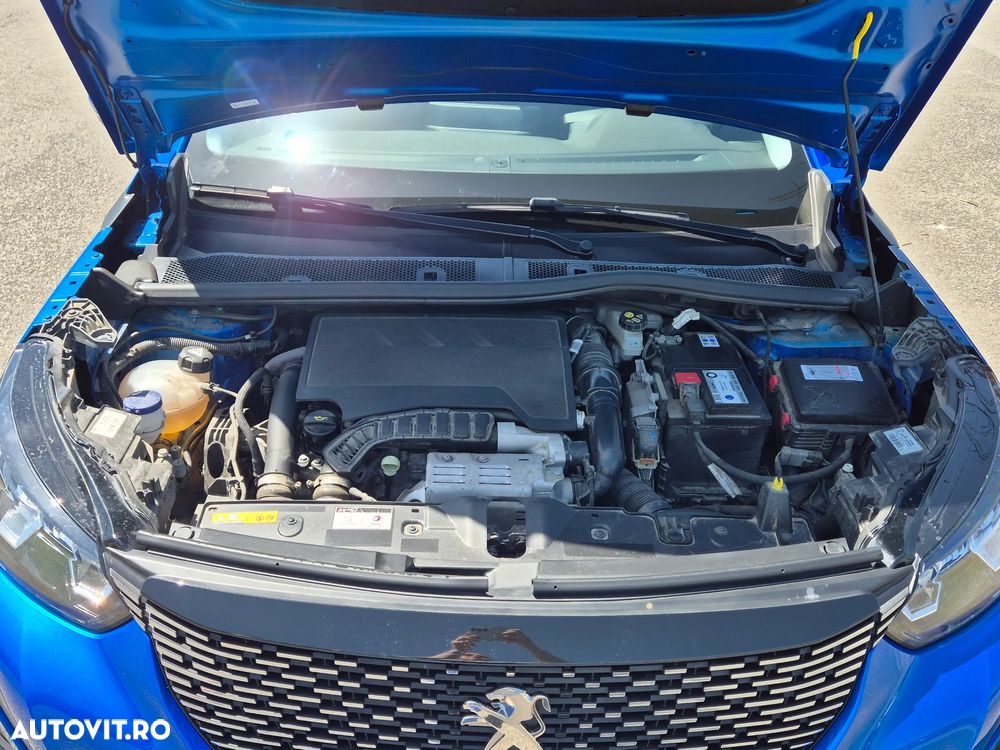 Peugeot 2008 1.2 L PureTech STT EAT8 Allure - 6