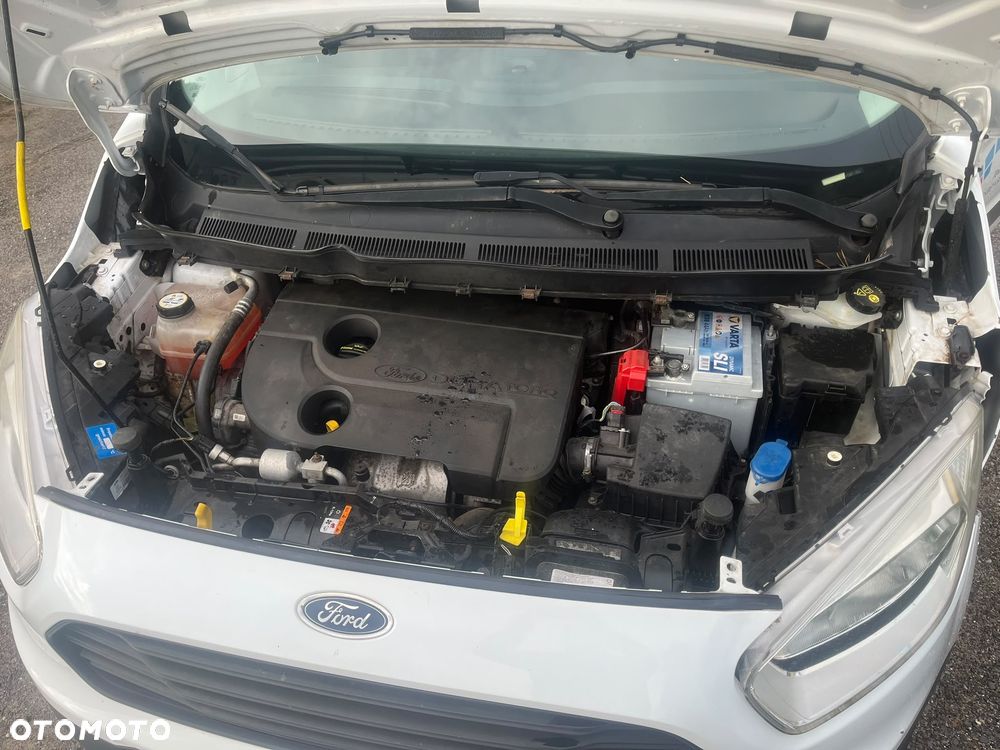 Ford Transit Courier - 23