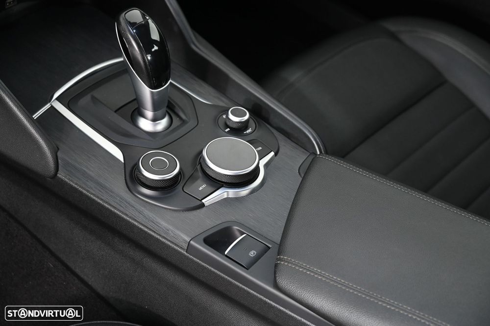 Alfa Romeo Giulia 2.2 D Ti AT8 - 20