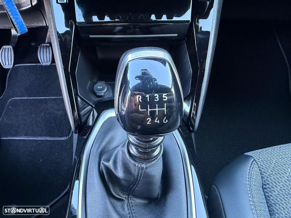 Peugeot 2008 1.2 PureTech Allure - 22