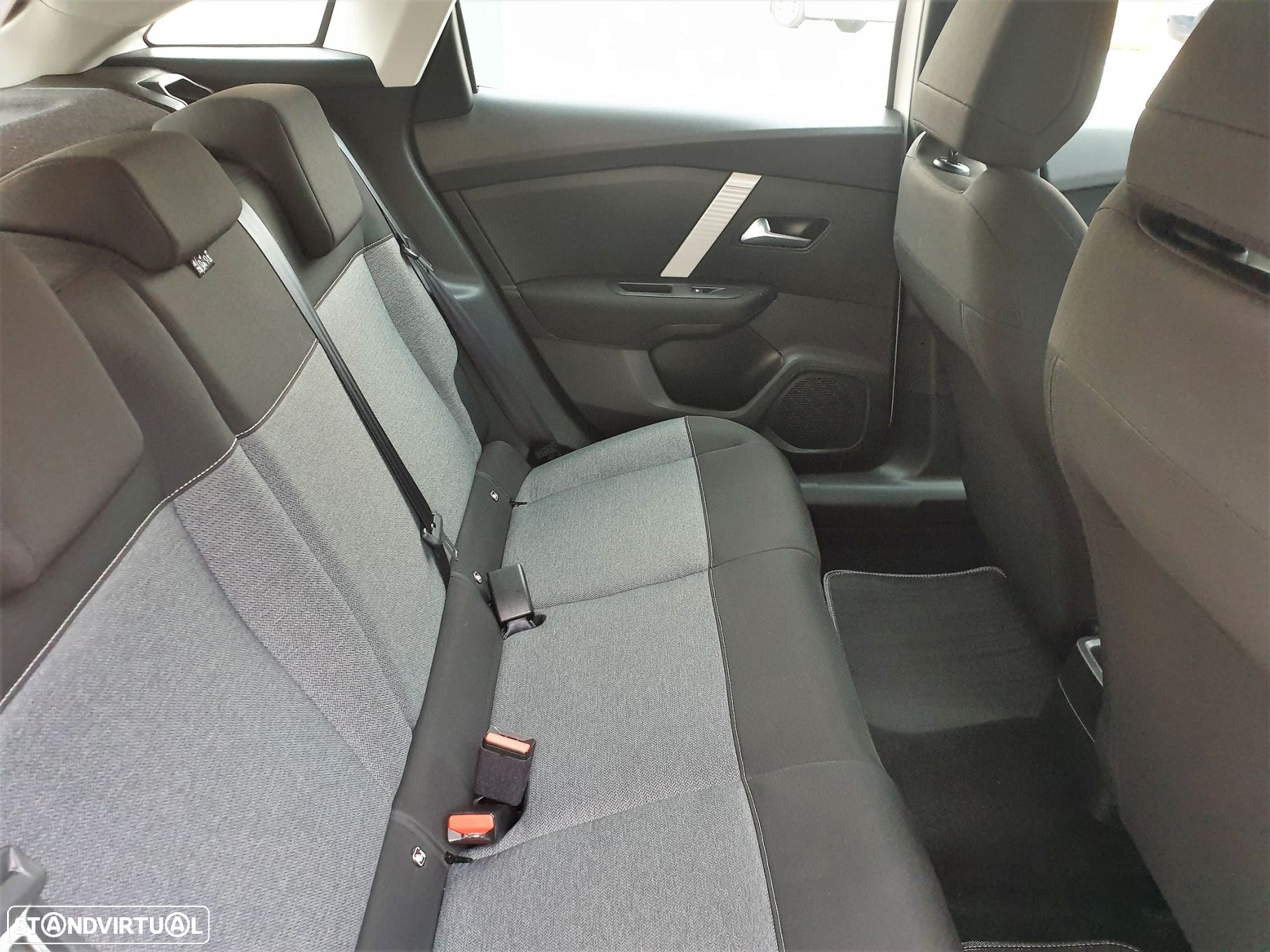 Citroën C4 BlueHDi 110 Stop&Start FEEL PACK - 38