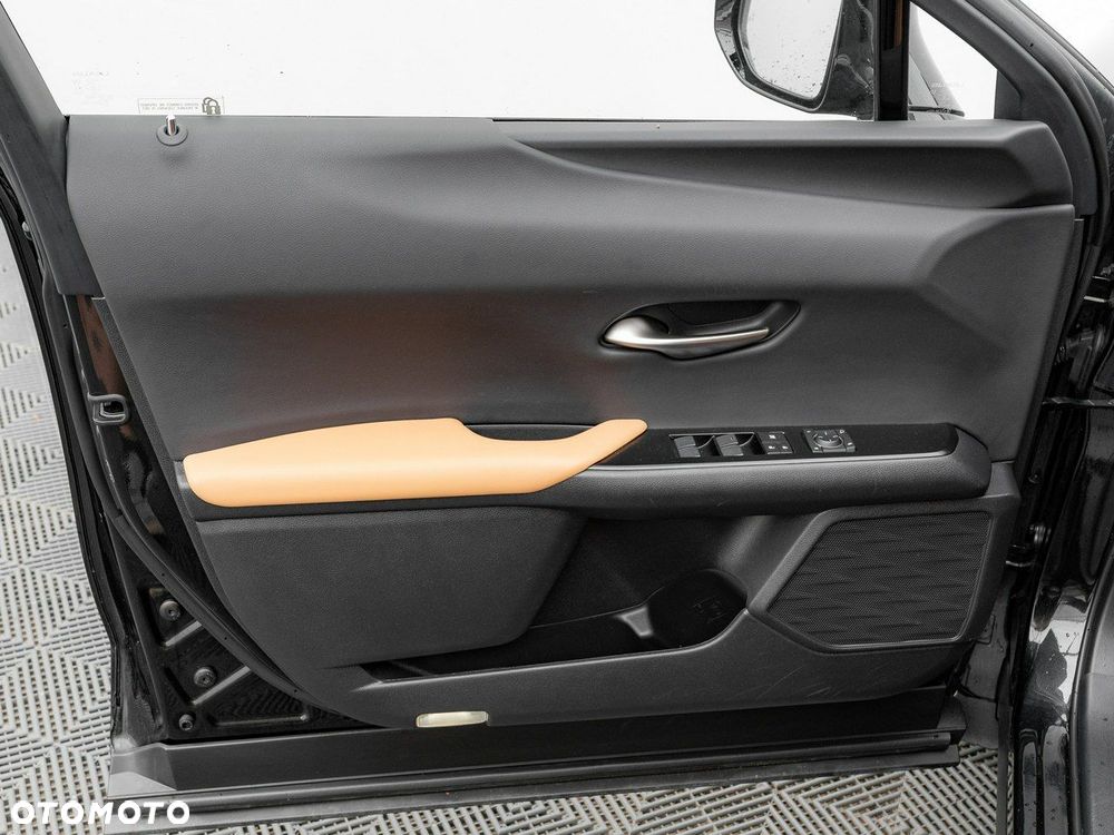 Lexus UX - 13