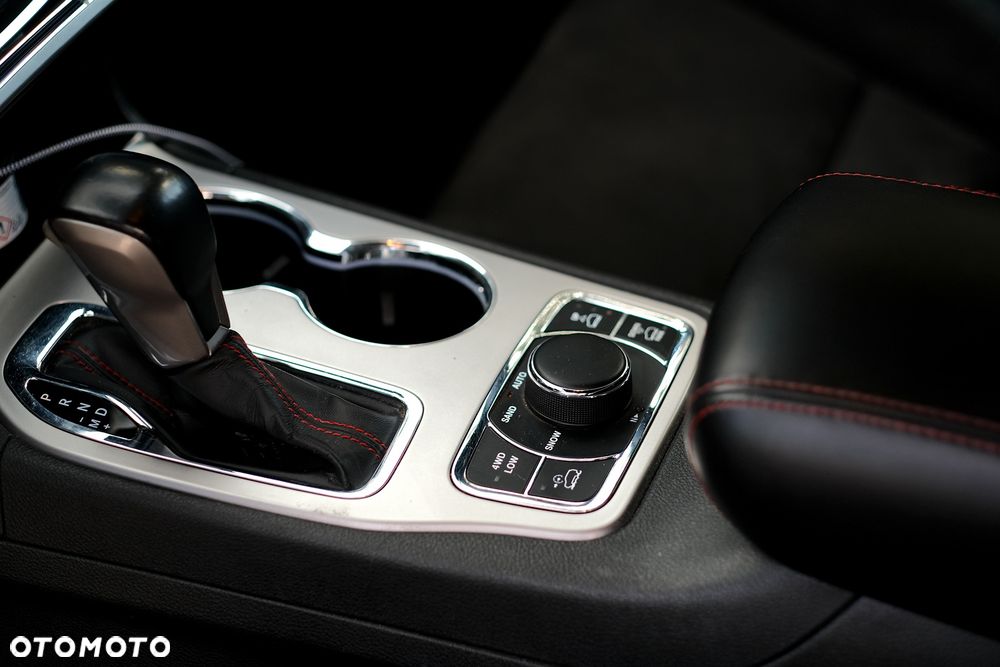 Jeep Grand Cherokee - 25