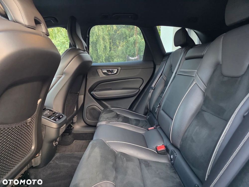 Volvo XC 60 B4 D AWD R-Design - 8