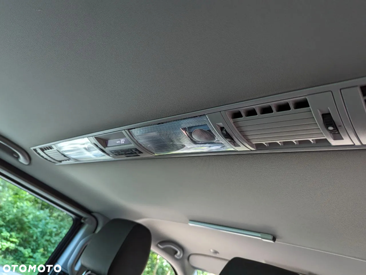 Volkswagen Caravelle - 5