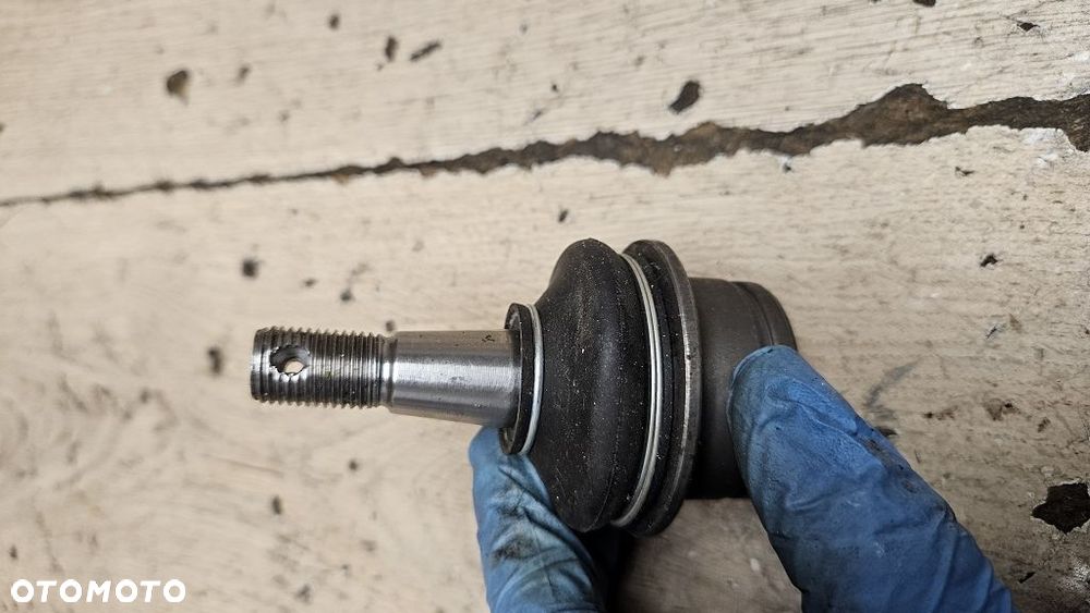 Sworzeń wahacza przód Nissan Navara NP300 D40 SKF VKDS 812010 - 3