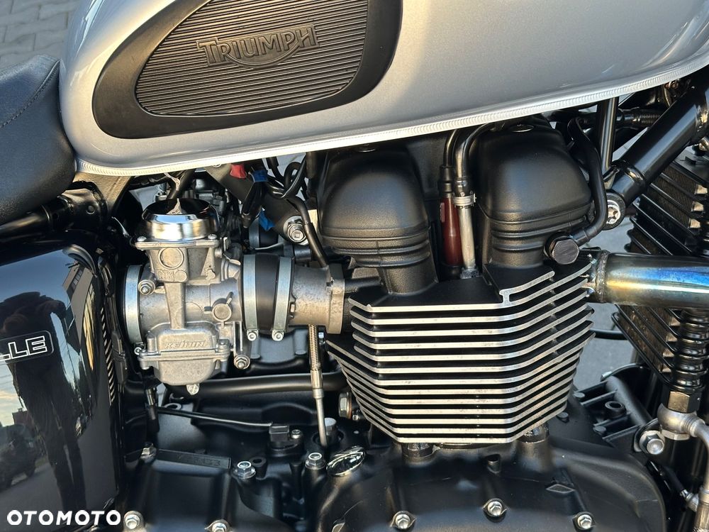 Triumph Bonneville - 16