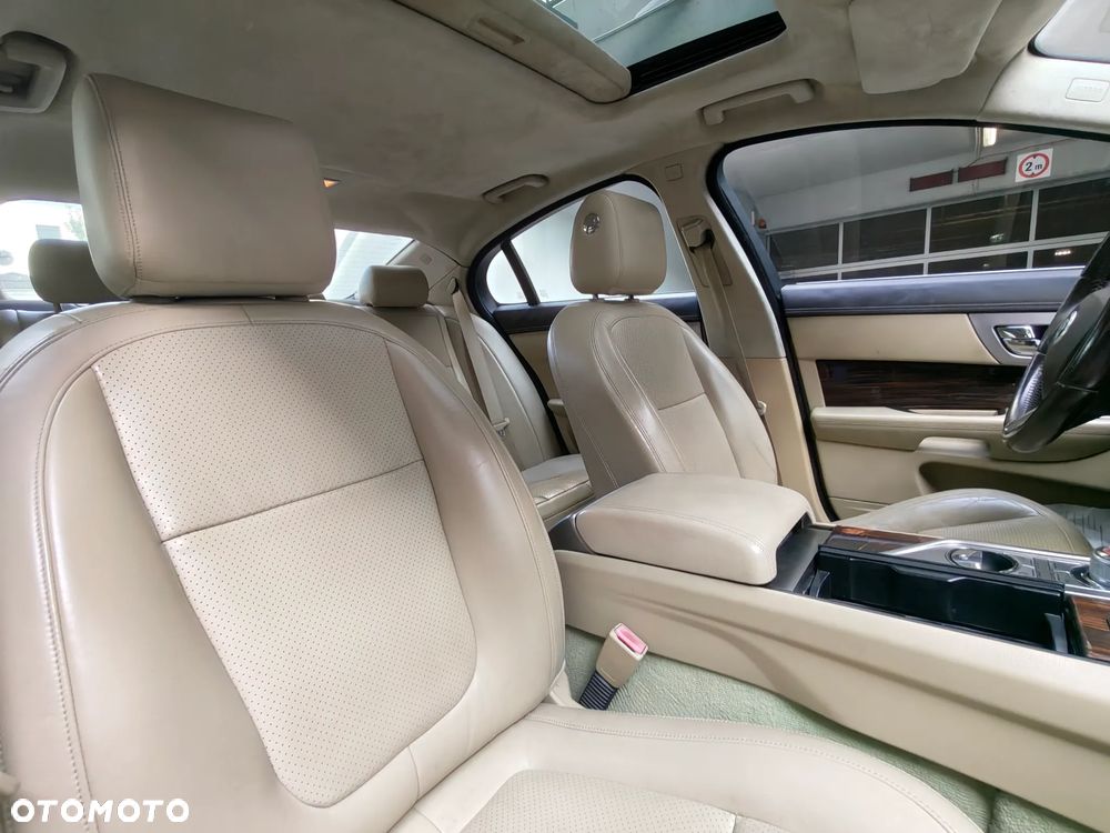 Jaguar XF 3.0 V6 D S Portfolio - 29