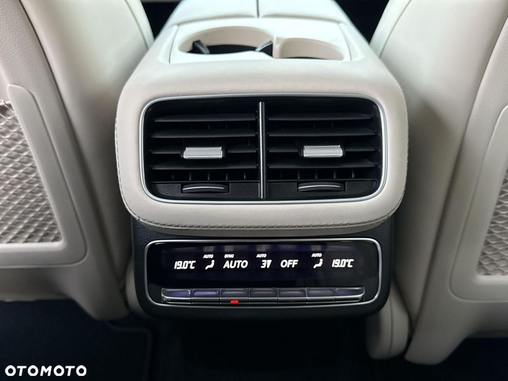 Mercedes-Benz GLS - 18