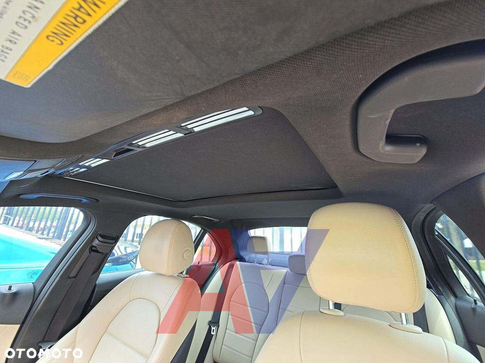 Mercedes-Benz Klasa C 300 4Matic 9G-TRONIC AMG Line - 13