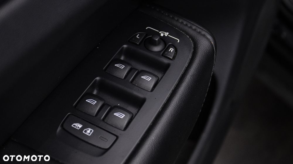 Volvo XC 60 B4 D AWD Plus Dark - 34